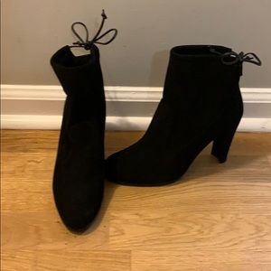 Stuart Weitzman Catch Suede Ankle Booties size 7